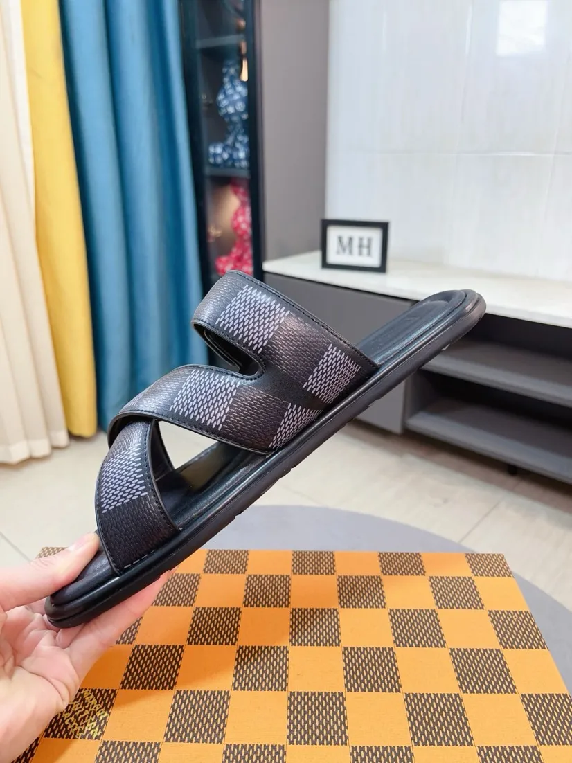 Men's shoes 💰380🌹🌹 (lv-Louis Vuitton) New men's slippers, high-end boutique, exquisite embossed logo decoration on the upper, fine workmanship, super soft soles, casual, loose and comfortable, a must-have in summer! \nsize：38-44